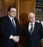 Συνάντηση Τασούλα-Πιερρακάκη για τις προοπτικές της οικονομίας